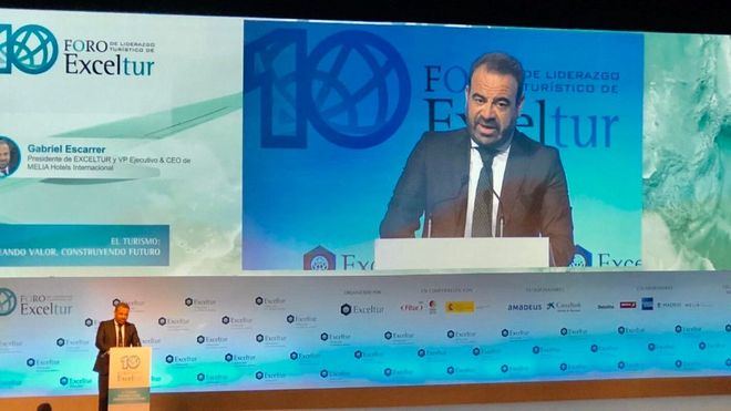 Escarrer, en presencia de Sánchez: 'El empleo turístico peligra si se deroga la reforma laboral'
