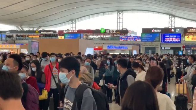 China extiende la cuarentena del coronavirus a otros 24 millones de personas