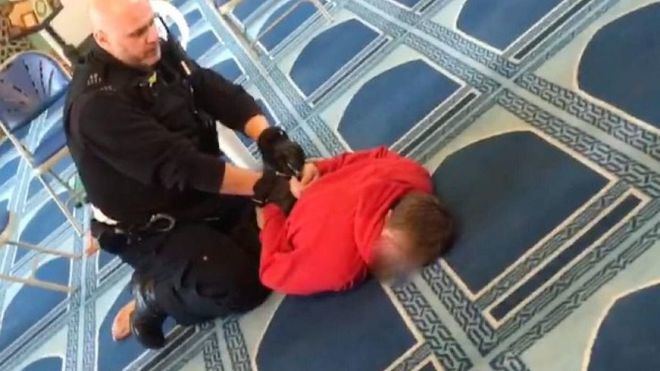 Ataque con arma blanca en una mezquita de Londres con el resultado de un herido