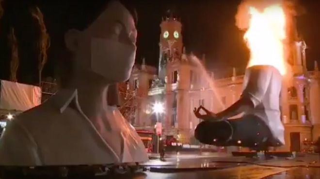 Las fallas arden en solitario