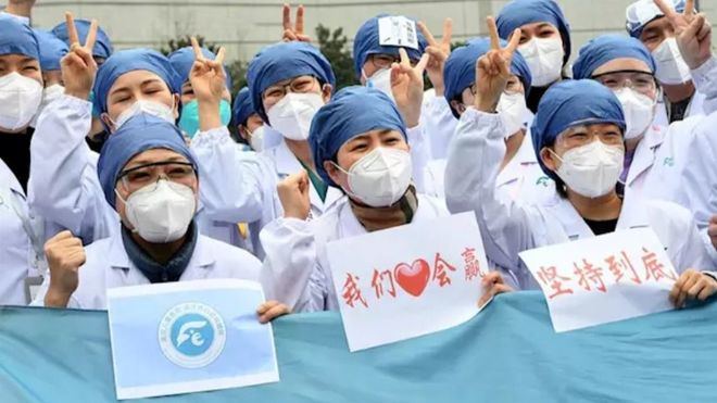 China confirma que no hay casos nuevos de coronavirus en Wuhan, epicentro de la pandemia