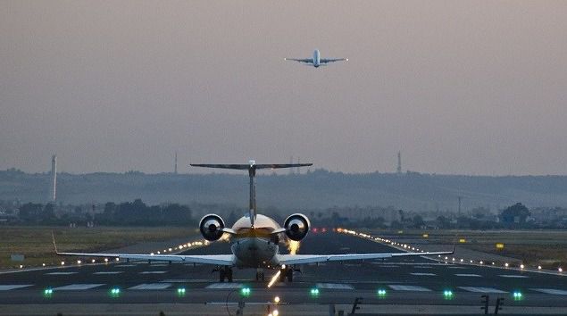 El Gobierno descarta 'de momento' cerrar el espacio aéreo