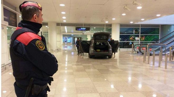 Los Mossos descartan el móvil terrorista en el incidente de El Prat: es delincuencia común