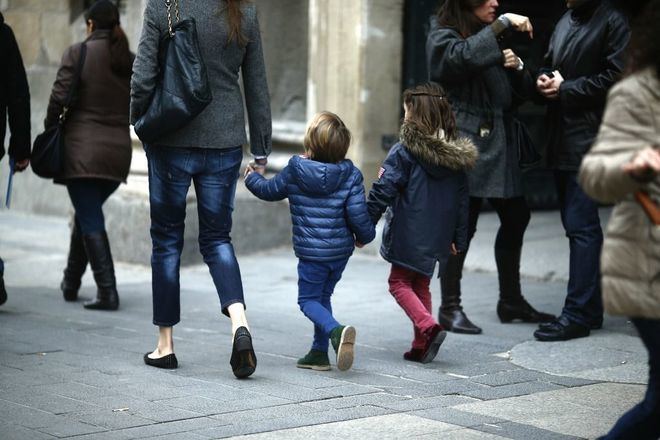 Sanidad no contempla que los niños tengan un permiso especial para salir a la calle