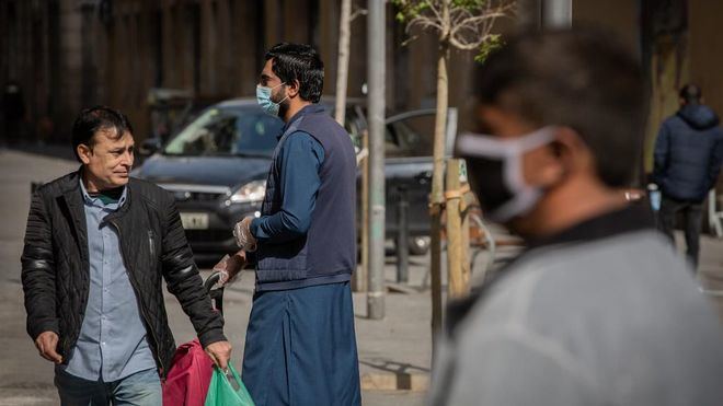 El Gobierno garantizará 'el suministro de mascarillas y que no aumente su precio'