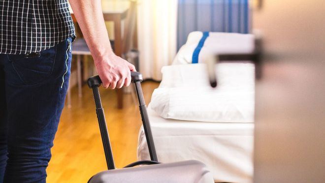Hoteleros y sindicatos piden ampliar los ERTEs por fuerza mayor en el sector a seis meses o más