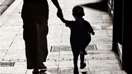 27 de abril: Los niños de hasta 14 años podrán salir para dar 'un paseo corto' junto a un adulto