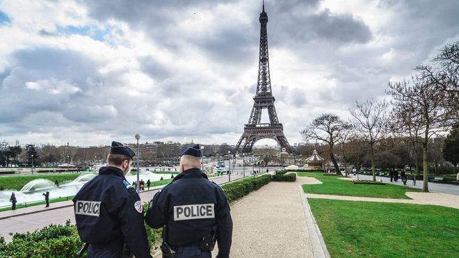 Cuarta noche de graves disturbios en la periferia de París