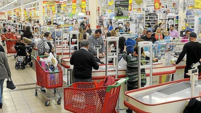 Las grandes superficies reclaman abrir el 11 de mayo, igual que el pequeño comercio