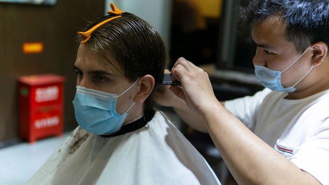 Comercios, peluquerías y restaurantes vuelven a la actividad