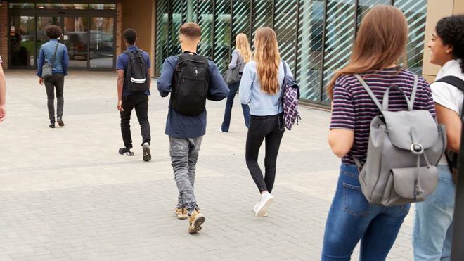 Los jóvenes sienten más ansiedad y depresión por el Covid-19 que los grupos de riesgo