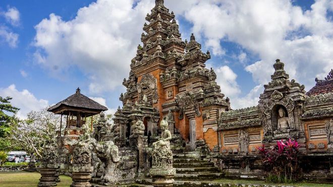 Indonesia apuesta por las mascarillas transparentes para comunicarse con los sordos