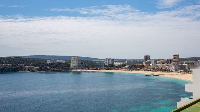 Moncloa prepara una cumbre con las autonomías afectadas para tratar el rescate del turismo