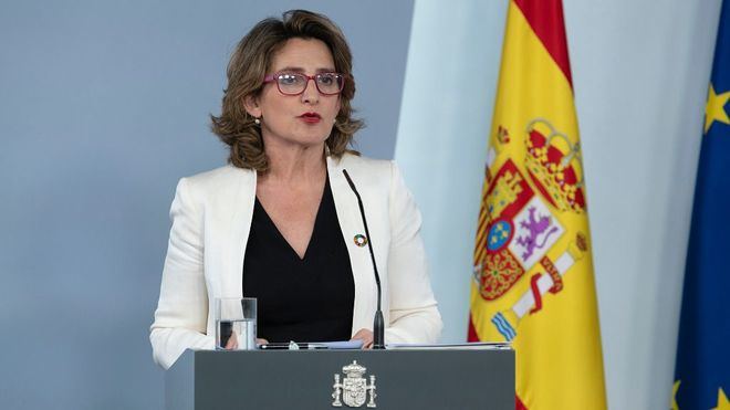 Teresa Ribera apunta a julio para la vuelta del turismo extranjero seguro