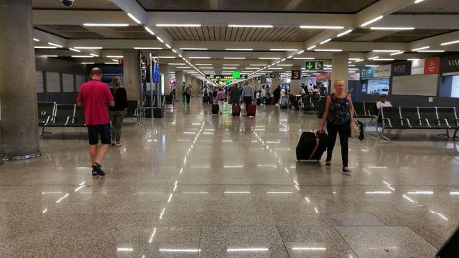 España busca rutas seguras para recibir turistas en junio