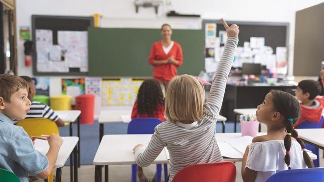 Celaá aboga por reabrir las clases en junio por 'su valor terapéutico y emocional'