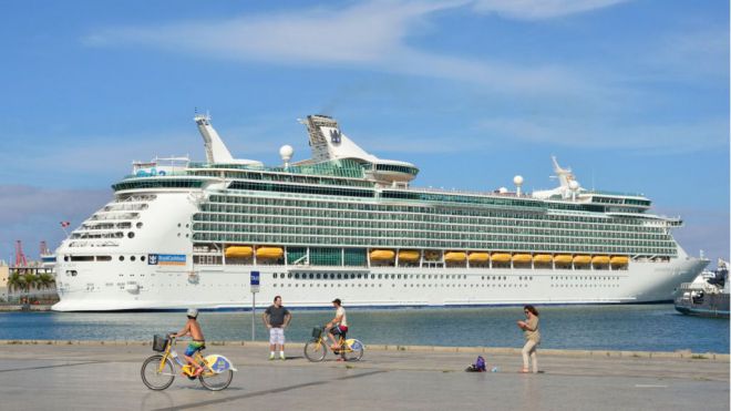 La capital recupera su habitual estampa de cruceros atracados en el Muelle Santa Catalina