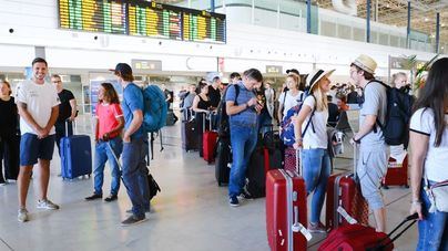 La OMT dice que la recuperación del turismo será "en forma de logo de Nike"
