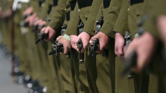 Militares vigilan las fronteras de Nueva Zelanda tras la entrada de infectados de coronavirus