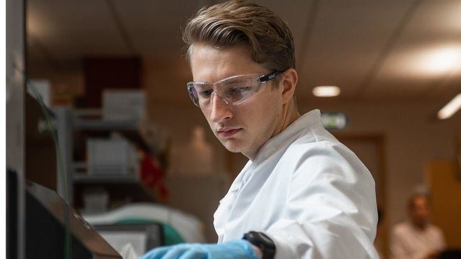 La vacuna del Covid-19 de Oxford es 'segura' y ofrece 'resultados prometedores'