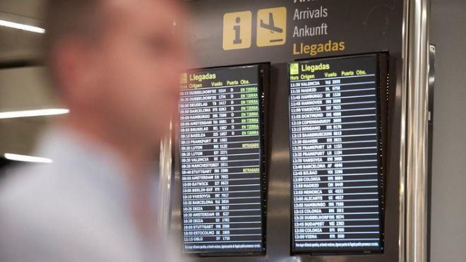 Empresarios del Reino Unido presionan a Johnson para buscar alternativas a la cuarentena