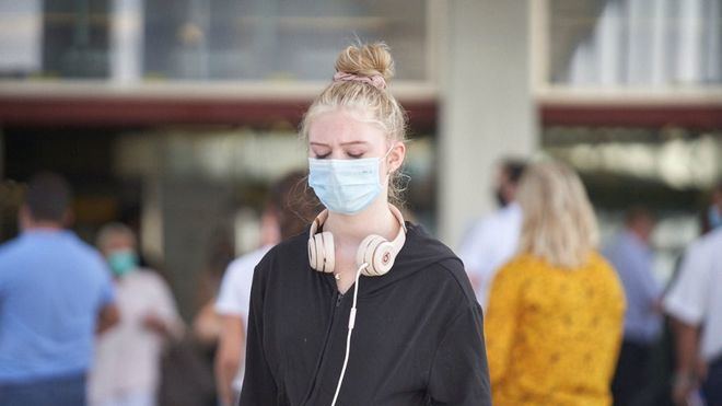 Especialistas sanitarios recomiendan descansar de la mascarilla cada hora