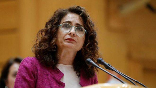 La portavoz del Gobierno señala que 'no hubo consenso ni negociación, la Casa Real tomó sus decisiones'