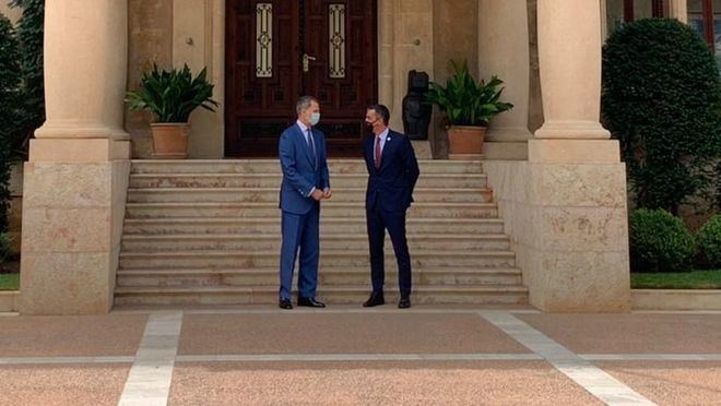 Pedro Sánchez acude a Marivent para despachar con el rey Felipe VI