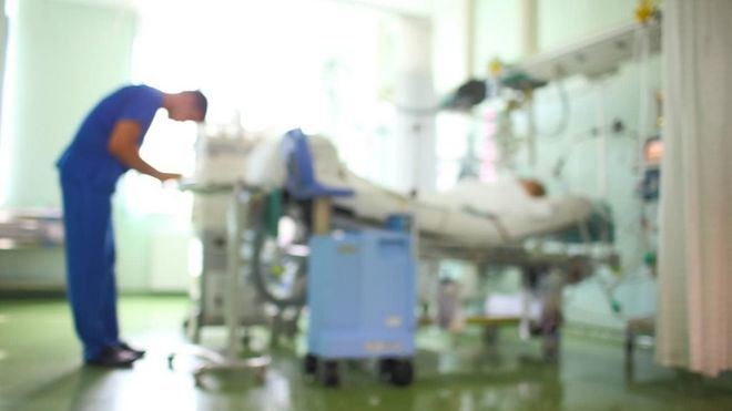 Un estudio muestra que la edad media de los pacientes ingresados por Covid es de 70 años