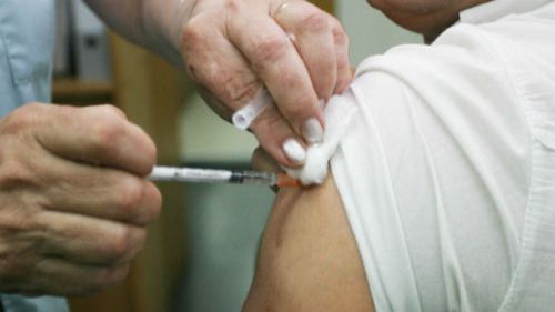La vacunación contra la gripe se adelantará a la primera quincena de octubre y se iniciará en las residencias