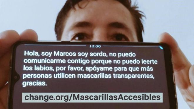 Un hombre sordo reúne 70.000 firmas para la homologación de las mascarillas transparentes