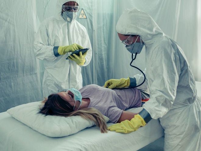 Expertos alertan del riesgo de un 'diciembre mortal' a causa del Covid-19