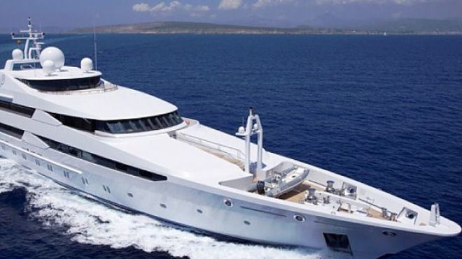 Ascienden a cuatro los positivos del yate de la familia real de Qatar, confinado en Palma