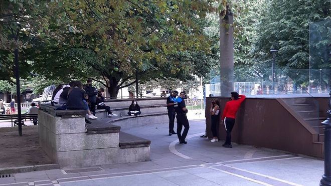 Simón atribuye el aumento de casos en la población más joven a los 'coletazos de los botellones'