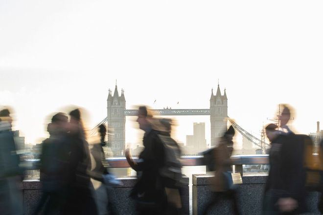 Multas de casi 11.000 euros en Inglaterra por rechazar autoaislarse por COVID