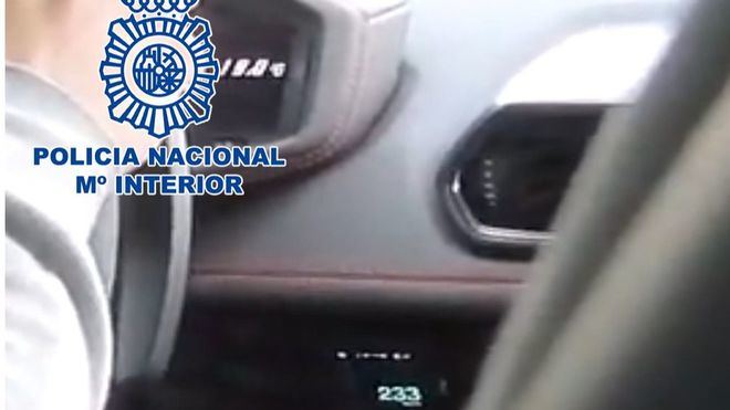 Detenido un 'youtuber' tras colgar un vídeo circulando a 233 km/h en una vía limitada a 80