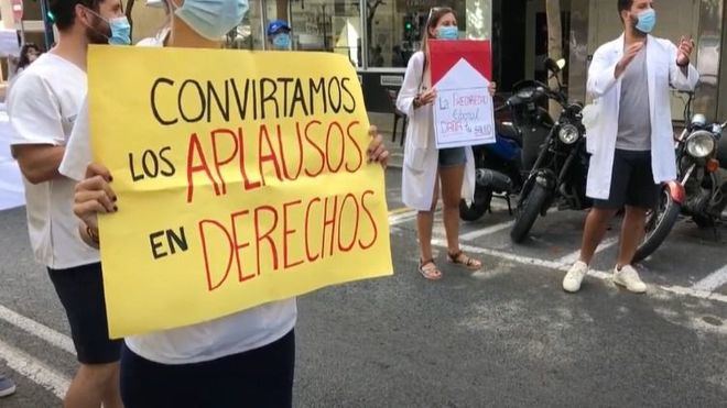 Los médicos en huelga por una ley 'que pone en riesgo la salud de los pacientes'