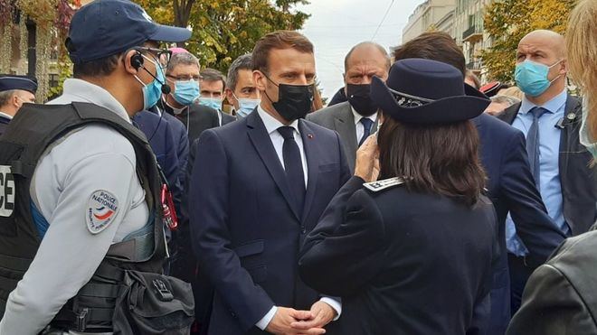 Macron habla de 'ataque terrorista islamista' y saca a 7.000 soldados a las calles