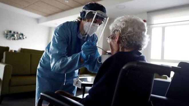 20.268 ancianos murieron por Covid en la primera ola, según el ministerio de Pablo Iglesias
