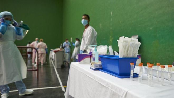 Las comunidades autónomas realizan una media de 121 PCR al día