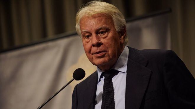 Felipe González denuncia que el Gobierno pacte con los que quieren 