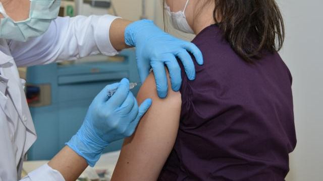 Moderna solicita permiso a Estados Unidos y Europa para comercializar su vacuna