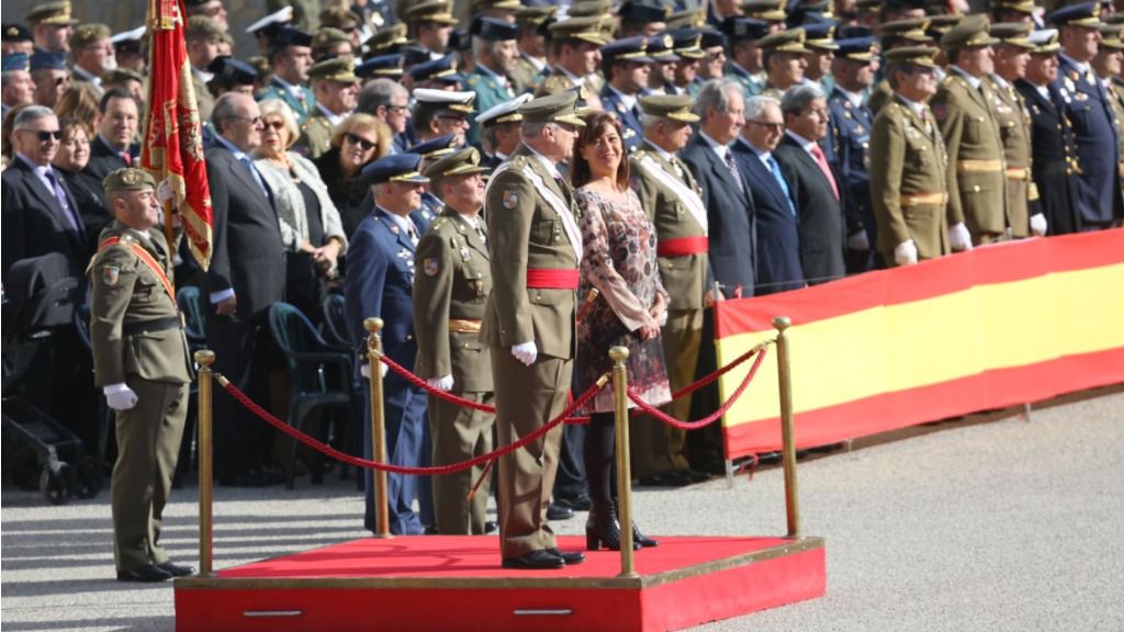 Robles sobre las fuerzas armadas: 'Son totalmente democráticas'