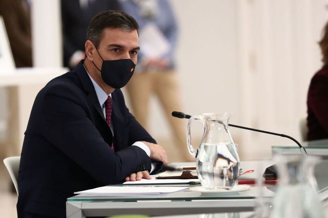 Pedro Sánchez en cuarentena tras estar con Macron, que ha dado positivo en Covid