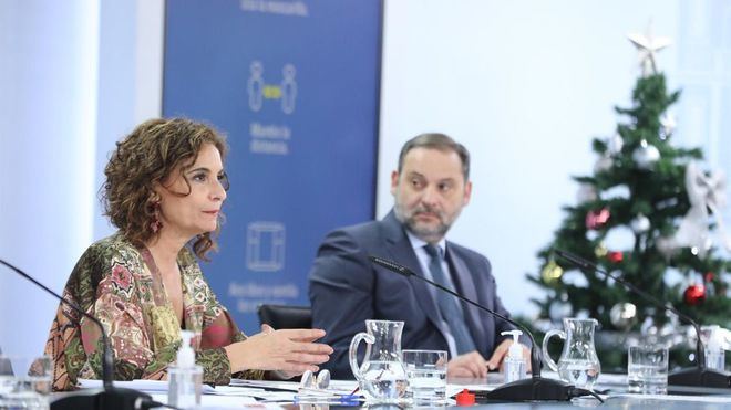 El Gobierno aprueba rebajar el alquiler y la carga fiscal al turismo, los bares y el comercio