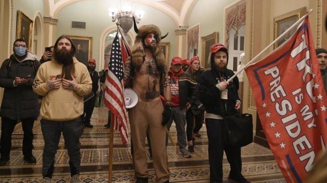 Cuatro muertos en el asalto al Capitolio por parte de seguidores de Trump