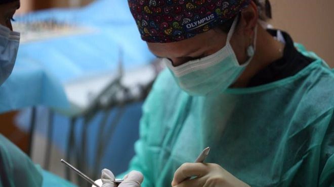 Los dentistas se ofrecen a vacunar a su colectivo
