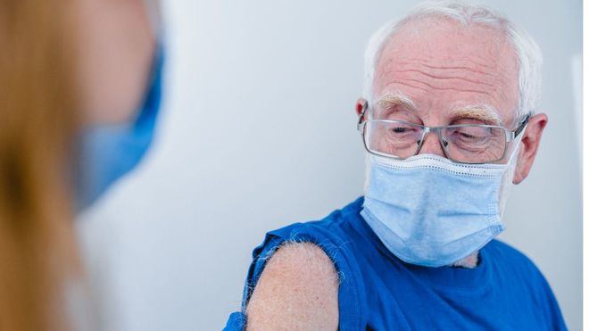 Los mayores de 80 años serán el siguiente colectivo en recibir la vacuna