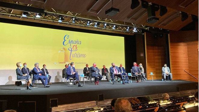 El sector turístico recuerda al Gobierno que tiene la 'obligación' de acelerar la vacunación