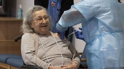 Un mes de vacunas: Entre la esperanza y la polémica